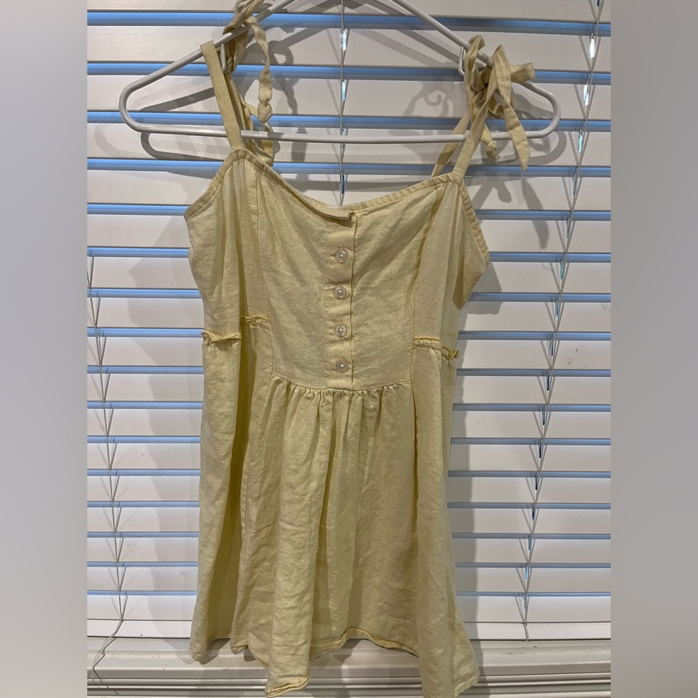 super cute yellow dress for summer